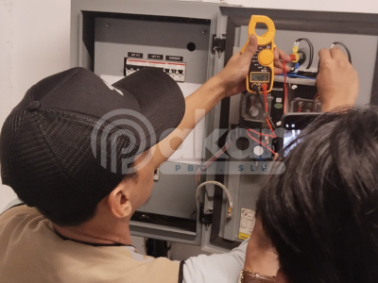 Pemeriksaan instalasi listrik untuk mendapatkan SLO PLN