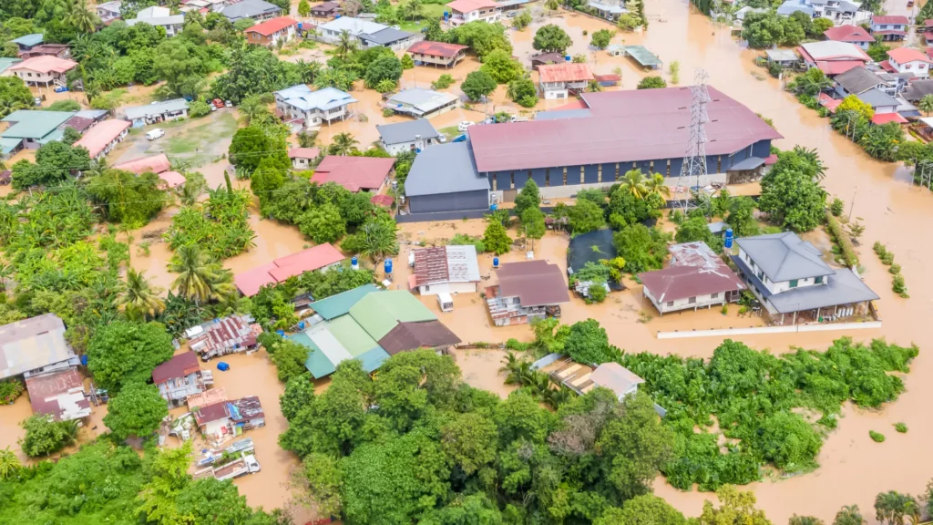 Apa contoh infrastruktur yang bisa rusak akibat banjir?